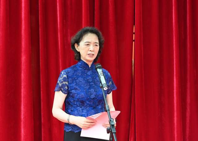 全国政协常委、台盟中央副主席吴国华主持仪式。（图片来源：台盟中央）