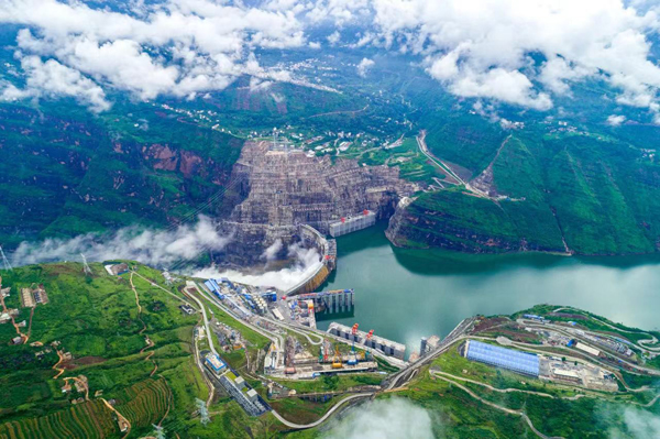 远眺白鹤滩水电站。王广浩摄